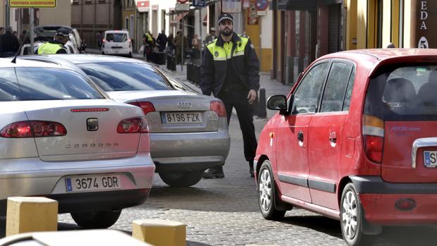 Los residentes reclaman más permisos para acceder con sus coches al Casco Antiguo de Sevilla