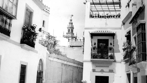 #ArchivoABCsev: Fotografías del archivo de ABC: Un paseo por balcones sevillanos desde los años 30