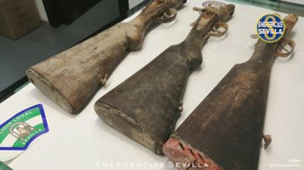 Armas encontradas en la orilla del río Guadalquivir