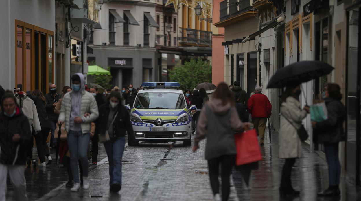 La Policía Local fue alertda del robo por la llamada de un vecino