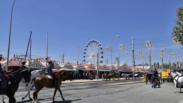 Condenan al abastecedor de tres casetas de la Feria de Abril de Sevilla por no dar de alta a sus camareros