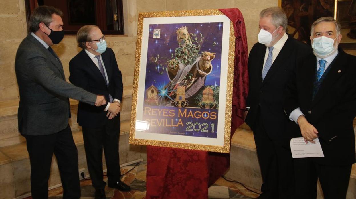 Espadas, Pérez Calero, Salazar y Bajuelo, con el cartel de los Reyes Magos realizado por estos últimos