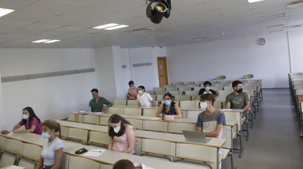 Los universitarios sevillanos sin clases presenciales hasta enero... como mínimo