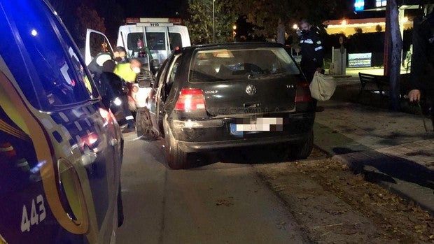 Accidentada huida de siete personas de Sevilla a Guillena en un coche sin seguro, ni ITV