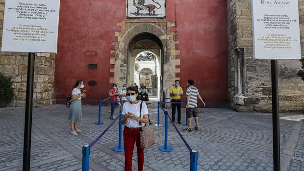 El Alcázar dejará de financiar la reforma de otros monumentos de Sevilla