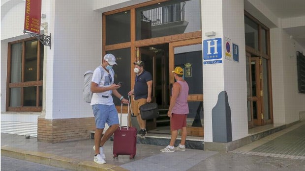 El Ayuntamiento de Sevilla rebaja un 50% la tasa de basura a los hoteles