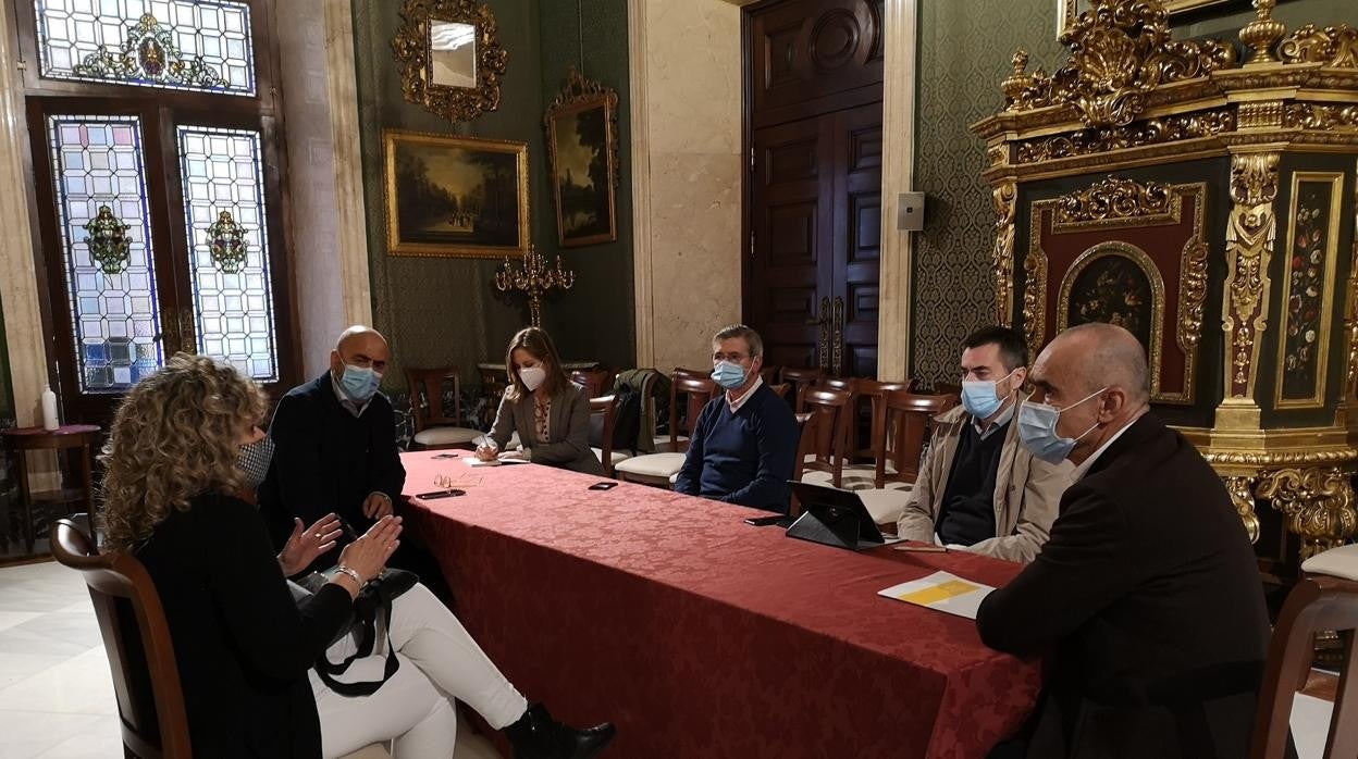 Antonio Muñoz, durante la entrevista mantenida con Carlos Rosado y Piluca Querol