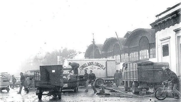 #ArchivoABCsev: el pasado y el presente del Mercado de la Lonja del Barranco de Sevilla