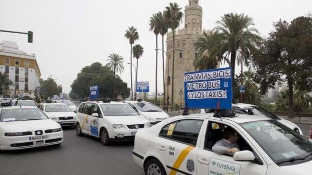 Unión Sevillana del Taxi hará el jueves una protesta ante el Ayuntamiento en demanda de ayudas y rescates