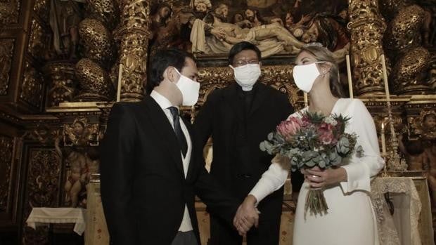 Las iglesias reciben otra ola de aplazamientos de bodas en Sevilla