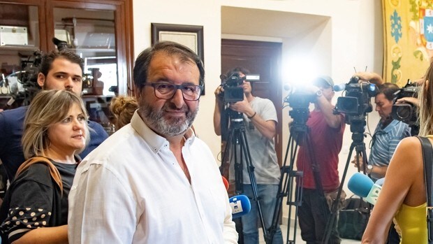 Juan Ávila disputará a Virginia Pérez la presidencia del PP de Sevilla con el respaldo de la ejecutiva regional