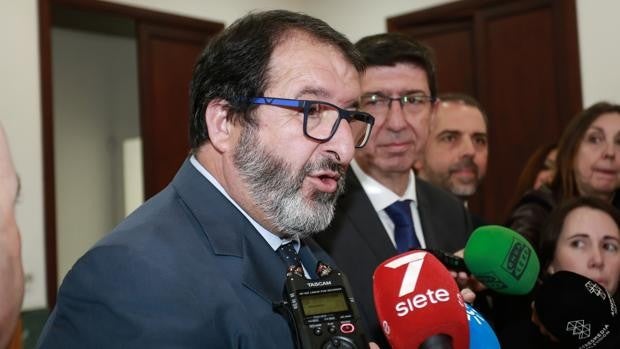 Juan Ávila exige un examen de los avales de Virginia Pérez para evitar un fraude en el congreso del PP