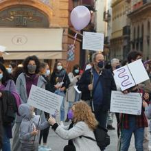 El Movimiento Feminista de Sevilla concentra a unas 300 personas en la plaza de San Francisco por el 8-M