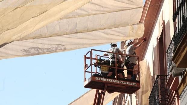 El Ayuntamiento de Sevilla colocará toldos contra el calor también en la avenida de la Constitución