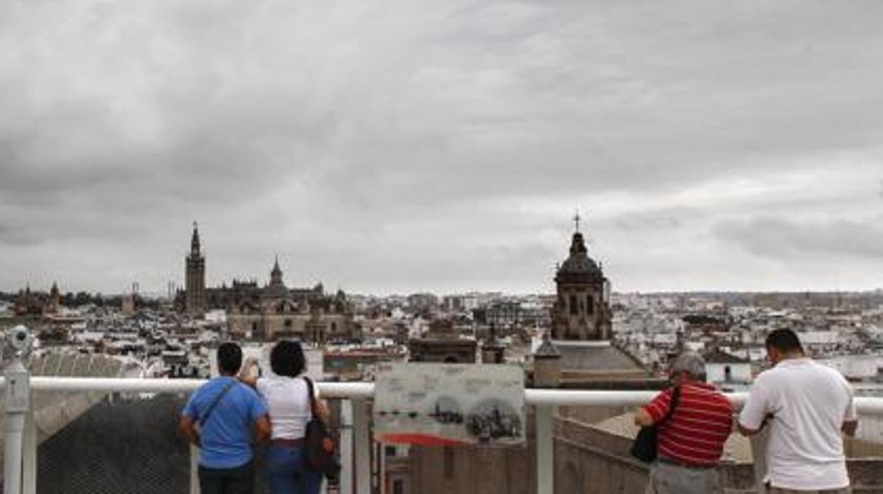 Tiempo en Sevilla: fin de semana de nubes y temperaturas que rozarán los 30º