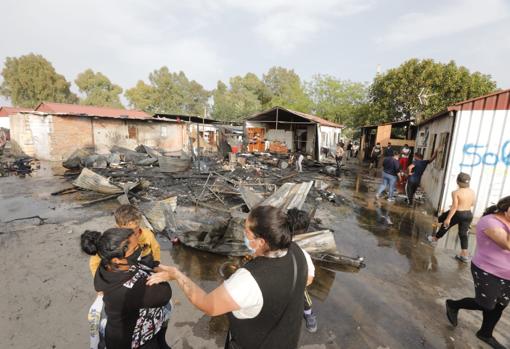 Arde una chabola del asentamiento de El Vacie