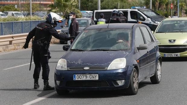 Controles de tráfico: los salvoconductos que sirven de coladero para viajar