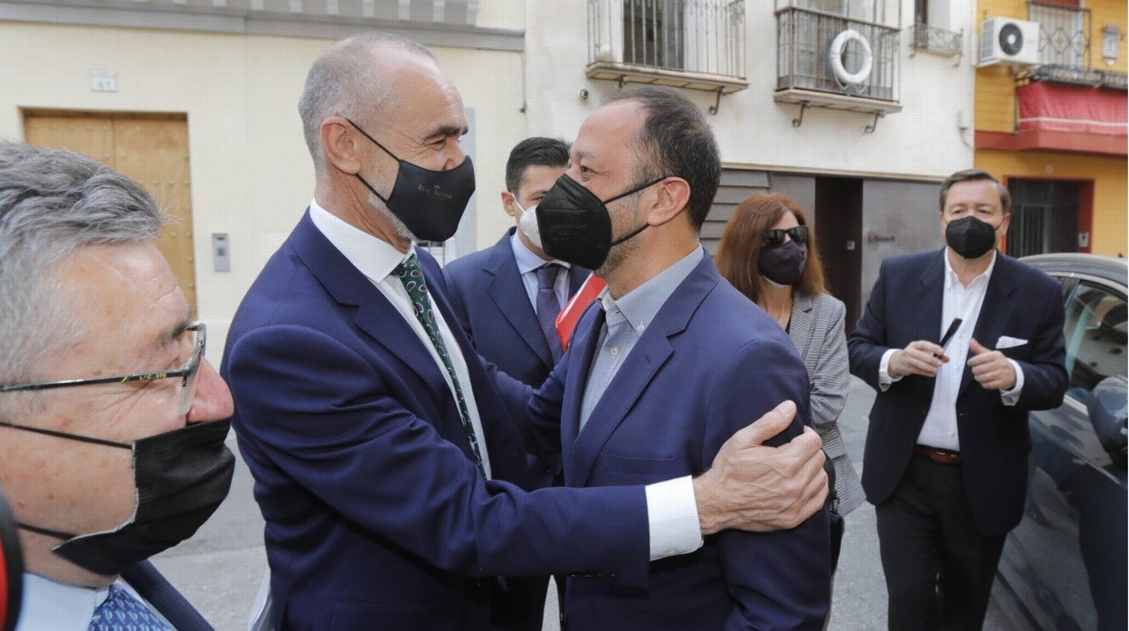 Antonio Muñoz y Alfonso Rodríguez Gómez de Celis antes de llegar al Foro Gaesco