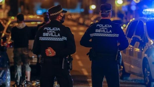 La Policía Local de Sevilla, primera de España con armas que se bloquean si otra persona intenta usarlas