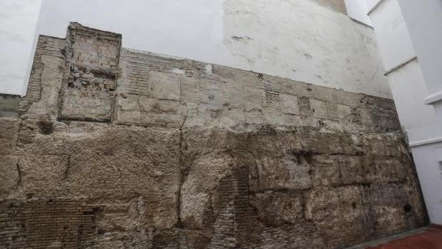 Urbanismo da licencia para demoler la pared construida sobre la muralla de la calle Castelar