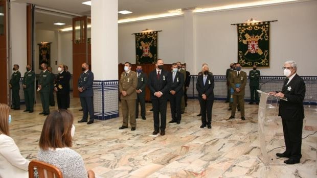 La Guardia Civil entrega las medallas que no pudo dar por la suspensión de la Patrona por el Covid-19