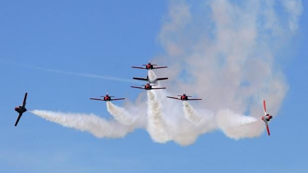 Así serán los sobrevuelos que haga la Patrulla Águila este miércoles de Feria en Sevilla