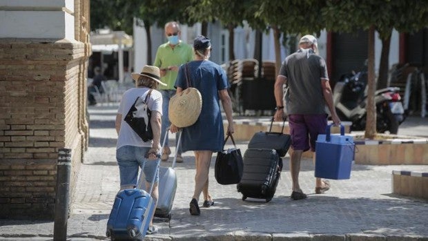 Guerra entre pisos turísticos y hoteles por las ayudas de la Junta de Andalucía