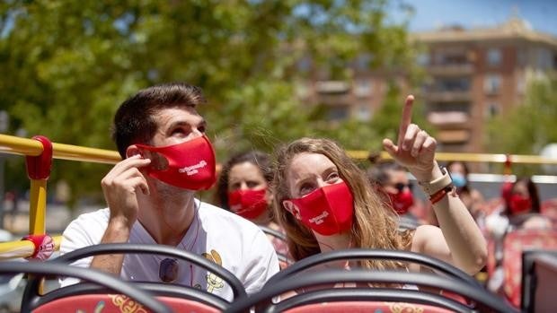 City Sightseeing ofrece este sábado una ruta con toda la esencia de la Feria de Sevilla