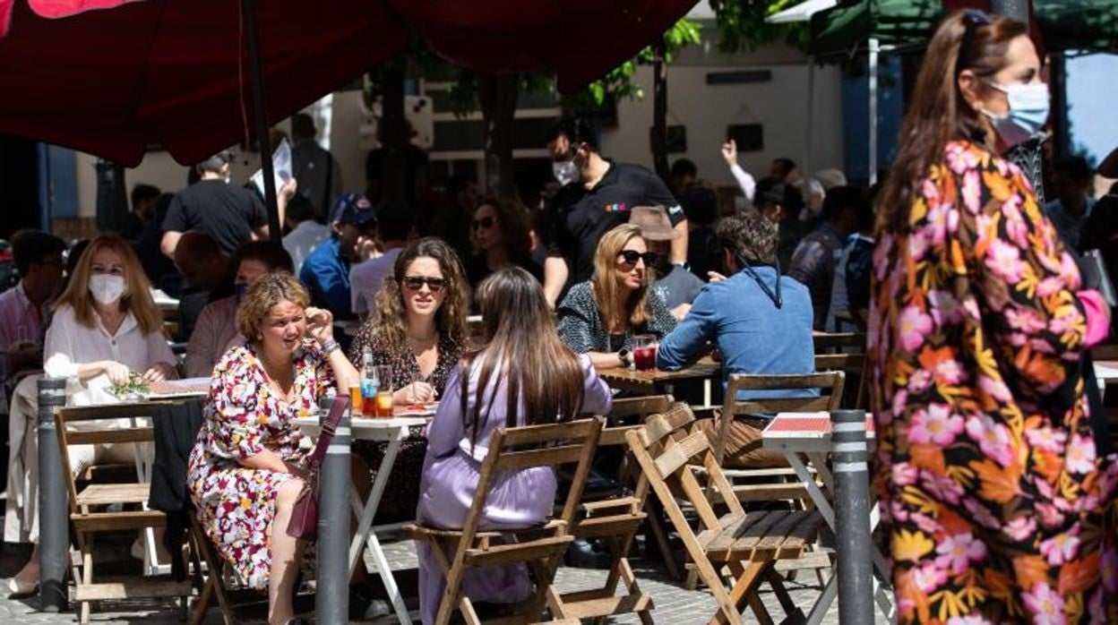 Ambiente en una terraza de Sevilla