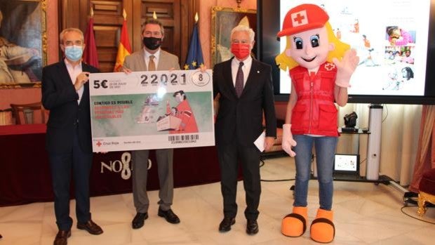 El alcalde y el presidente de Cruz Roja apelan a los sevillanos para que el Sorteo de Oro sea un éxito