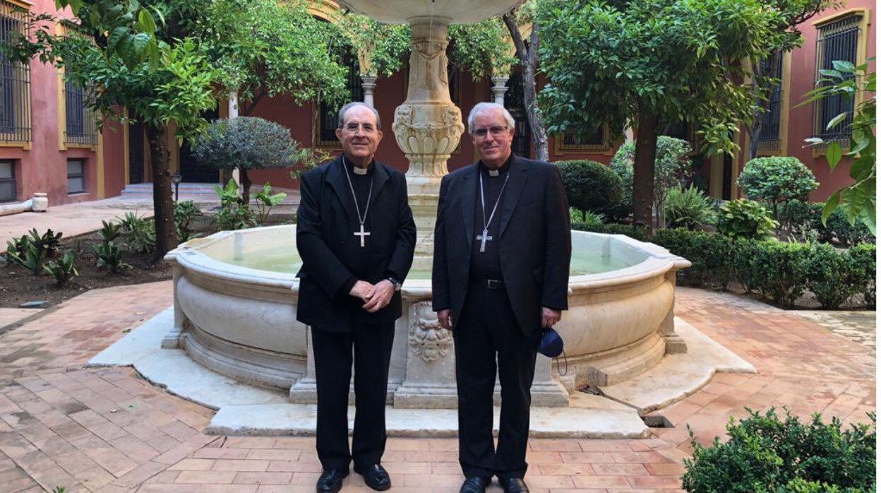 Juan José Asenjo y José Ángel Saiz Meneses en el Arzobispado de Sevilla
