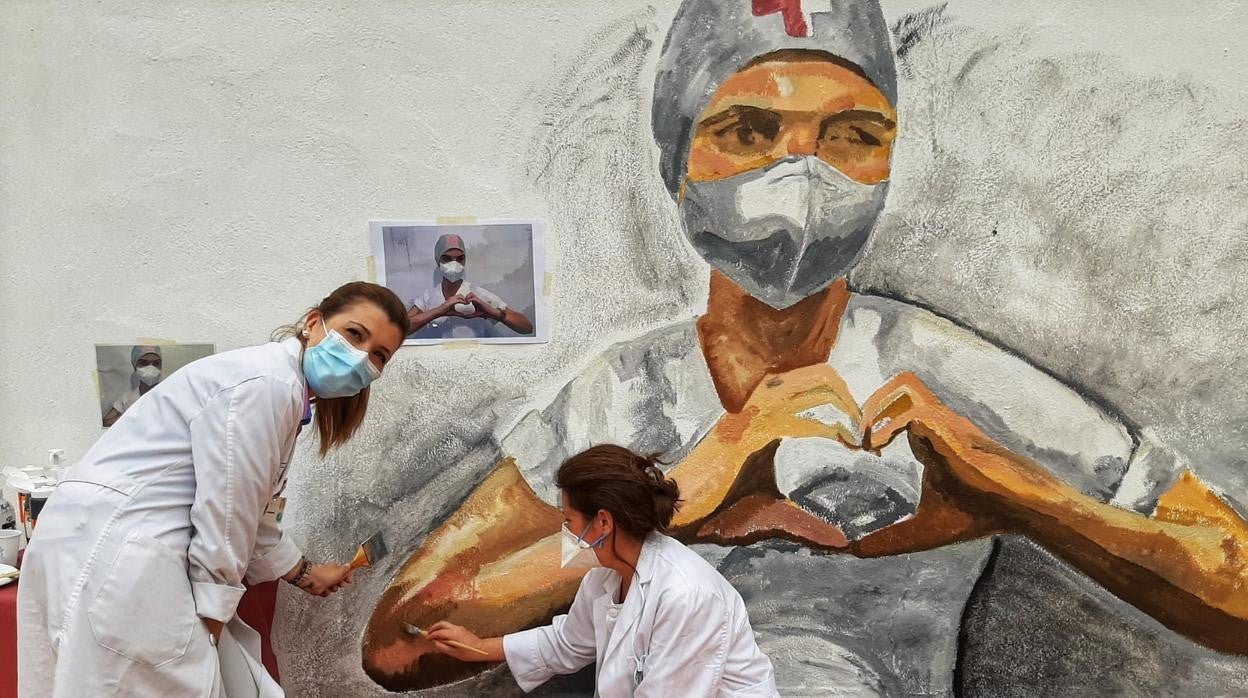 Mural en el jardín del Hospital de la Mujer del Virgen del Rocío