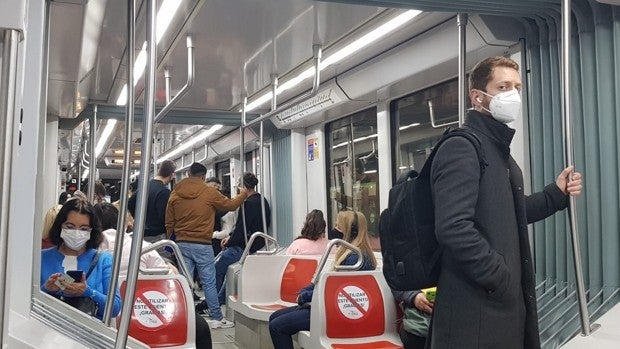 Metro de Sevilla recupera el horario de los fines de semana hasta las 2 de la madrugada