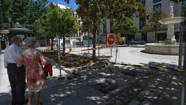 El Ayuntamiento de Sevilla ultima la peatonalización de la plaza de la Magdalena, que se abre parcialmente a peatones