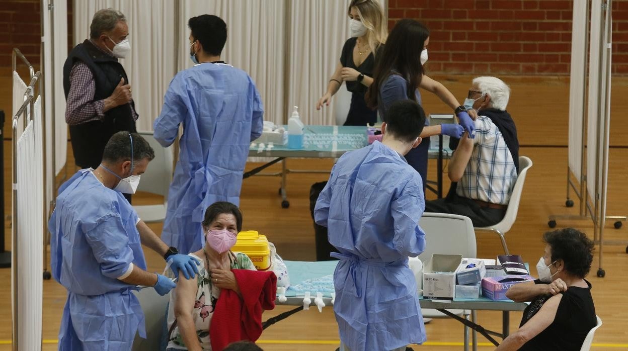 El campus de Ramón y Cajal vacuna este viernes por último día