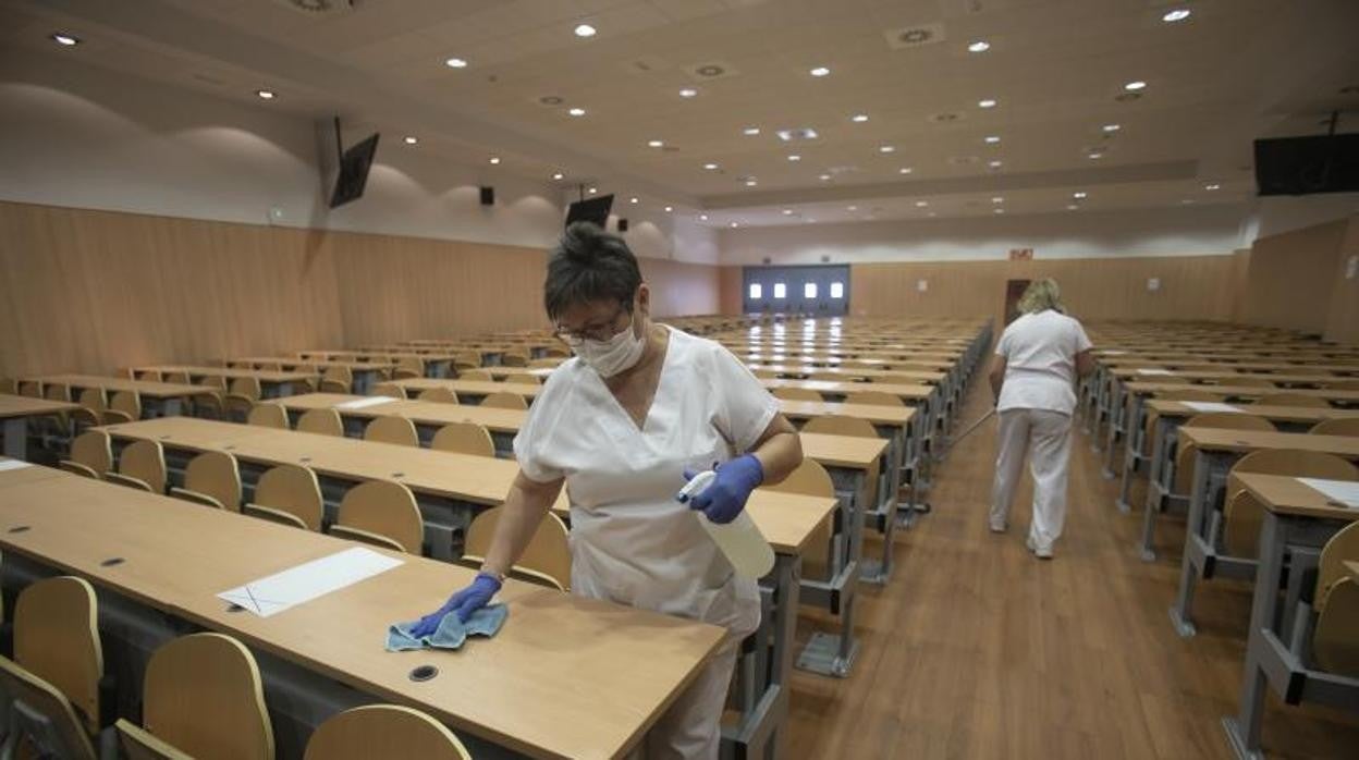 Limpieza de un aula para la Selectividad de 2020