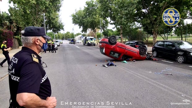 Una conductora que triplicaba la tasa de alcohol choca contra dos coches en Los Bermejales