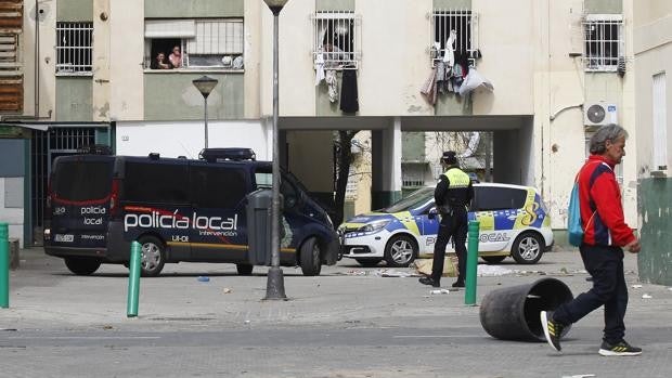 La ley del silencio y los destierros que también lastran a las Tres Mil Viviendas de Sevilla