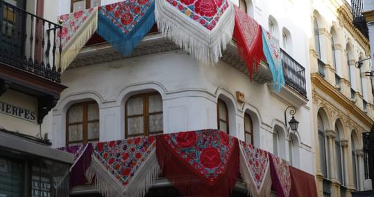 Fachada de Foronda en la esquina de Sierpes con Sagasta