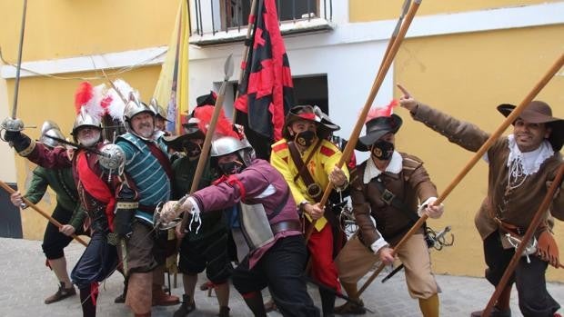 Recrean 'La rendición de Breda' ante la casa natal de Velázquez en Sevilla para conmemorar su nacimiento