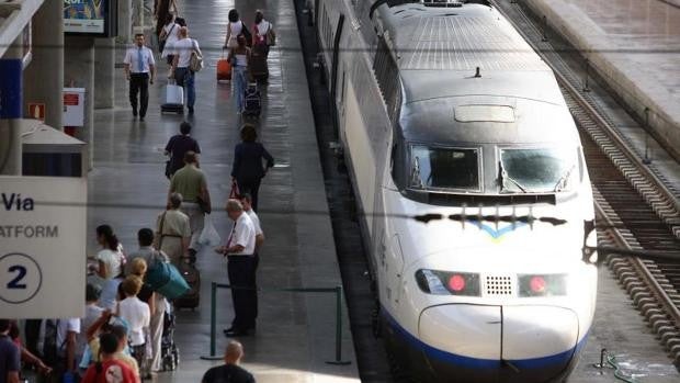 El Colegio de Arquitectos y la Escuela de Arquitectura piden declarar BIC la estación de Santa Justa