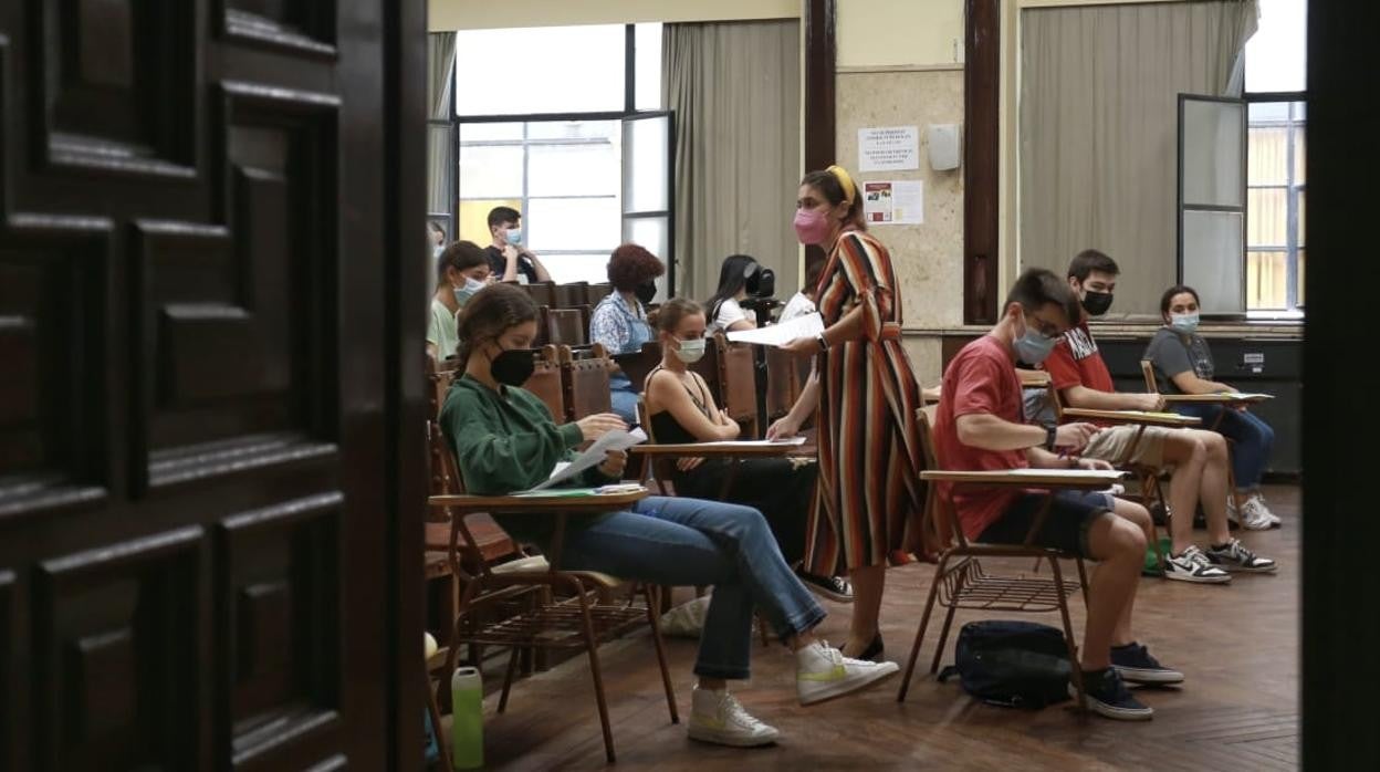 Examen de Selectividad, este martes, en el Rectorado