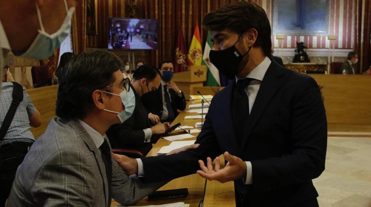 Beltrán Pérez departe con el portavoz de Ciudadanos, Álvaro Pimentel