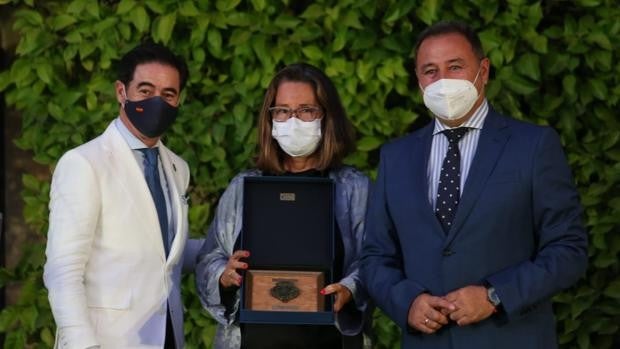 Los hosteleros de Sevilla celebran con una gala la Medalla de la Ciudad