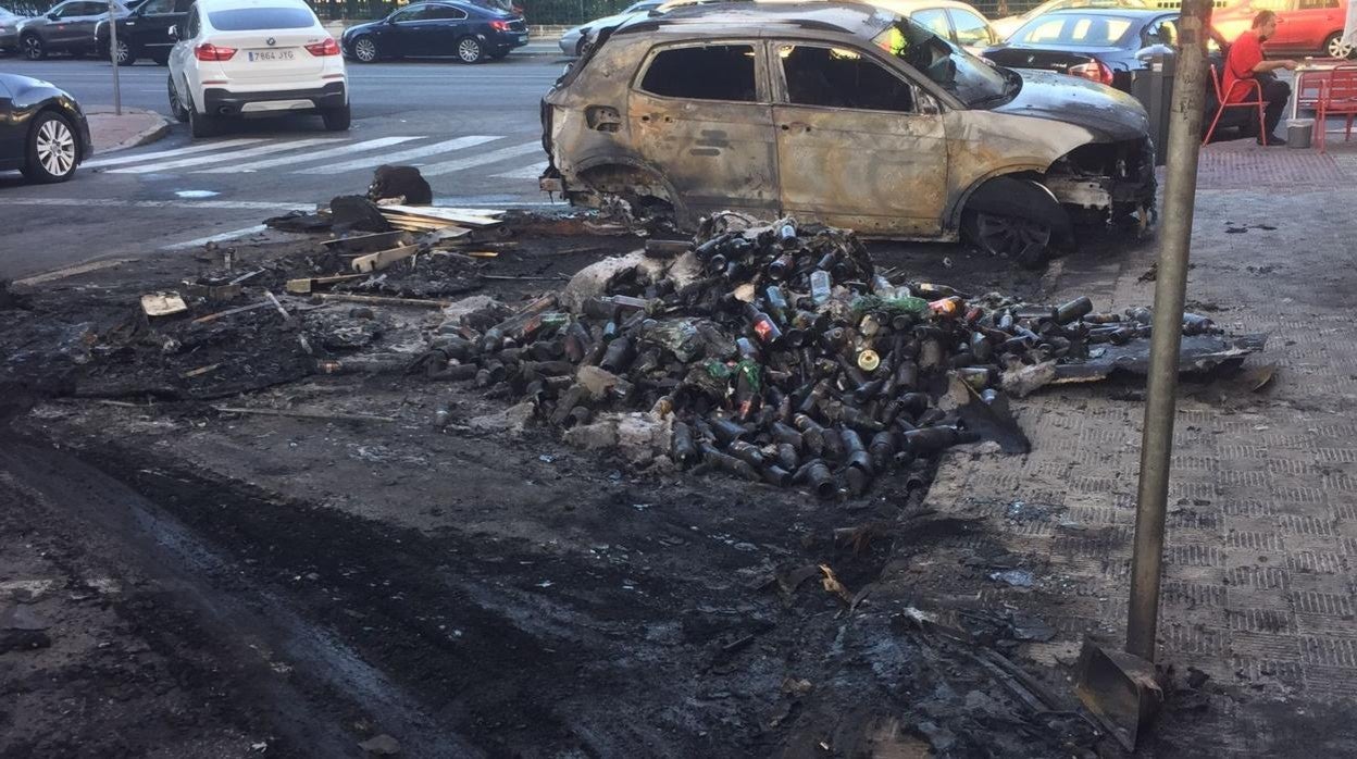 Los restos del incendio eran visibles esta mañana