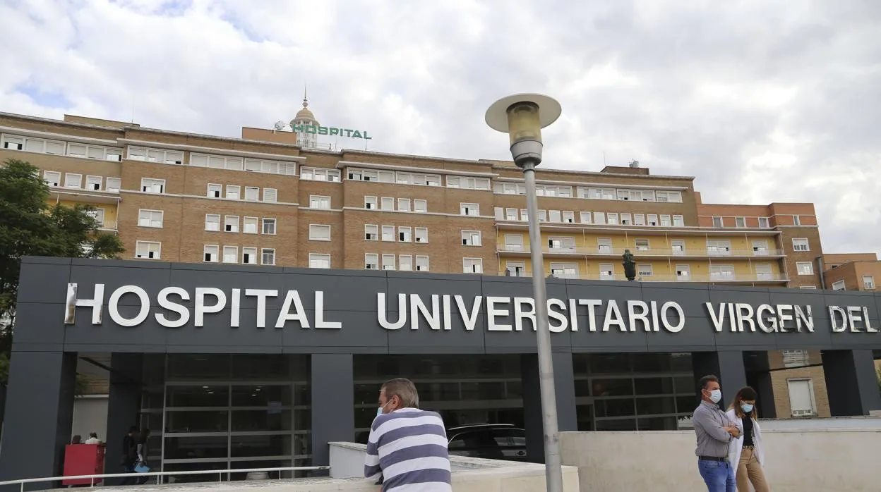 Acceso principal al hospital Virgen de Rocío de Sevilla
