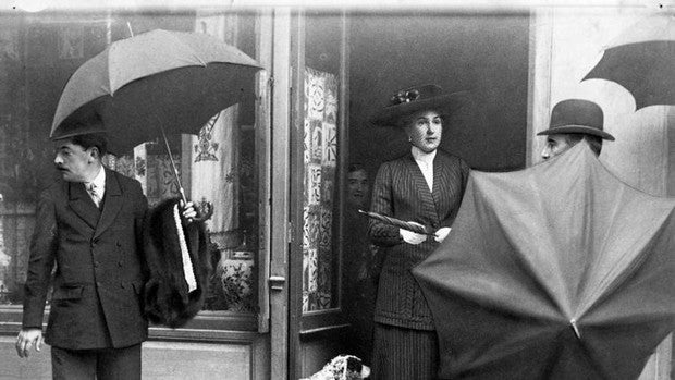 #ArchivoABCsev: la Reina «que puso España de moda» de compras por el Centro de Sevilla en el año 1911