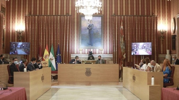 El Ayuntamiento de Sevilla aprueba por unanimidad un plan de 56 medidas para las personas sin hogar