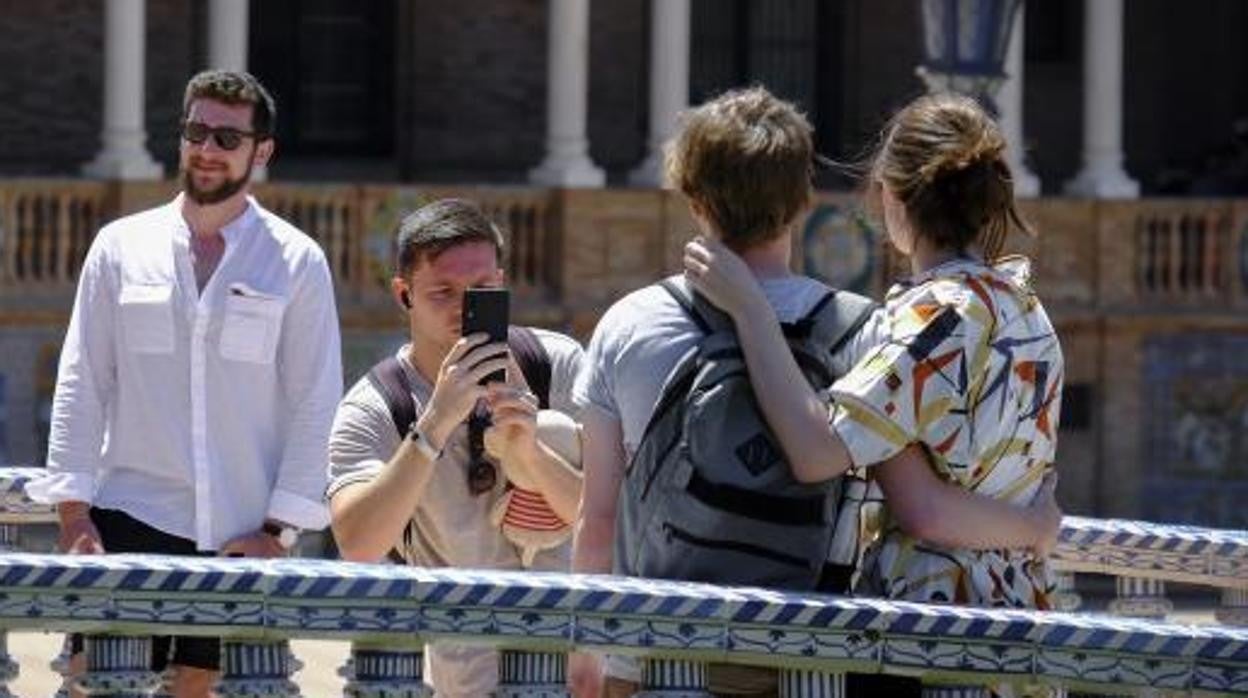 Turistas en la plaza de España