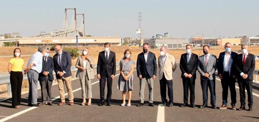 Raquel Sánchez,junto a Marifrán Carazo, Juan Espadas, Fernando Rodríguez Villalobos y otras personalidades